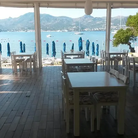 耶尔肯湾海滩酒店 酒店